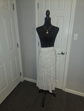 Metro Wear Black and White A-Line Skirt